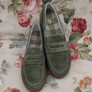 Revitalign Malibu Suede Penny Loafer Shoes in Olive Green Women's size 9 NWOT